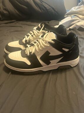 Men's Black and White Low-Top Athletic Sneakers